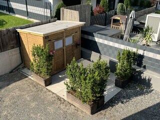 Terrasse & Gartenhütte