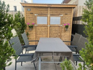 Terrasse & Gartenhütte