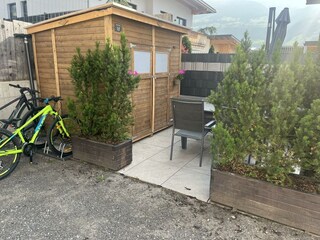 Terrasse & Gartenhütte