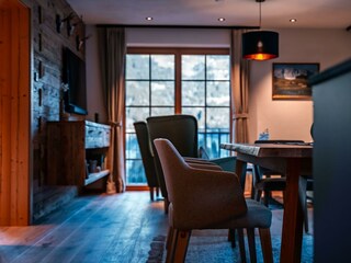 66169310639c8963bb1436d3_RS17-min