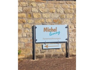 Michel_Living_Ferienwohnungen_Abtweiler_Wegweiser_