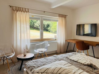 Doppelzimmer mit Flur und Bad