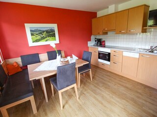 heller und  freundlicher Wohnraum mit Küche