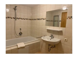 Badezimmer - Apartment"Kraftplatz Schwarze Lacke"