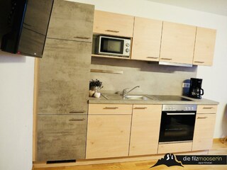 Küchenzeile - Apartment"Kraftplatz Schwarze Lacke"