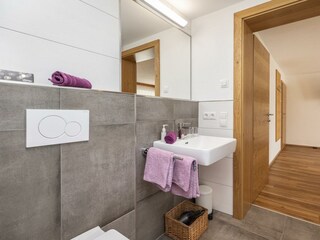 Schöne Dusche, Bad, WC in jedem Zimmer