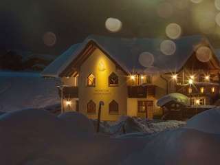 Bergkristall bei Nacht