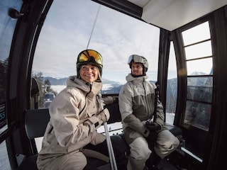 skifahrer-gondel-winter