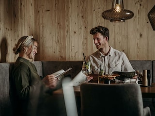 skiurlaub-abendessen im hotel-winterurlaub