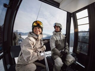skifahrer-gondel-winter