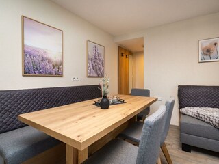 Appartement Top 2 Lavendel-Essbereich-Schlafcouch