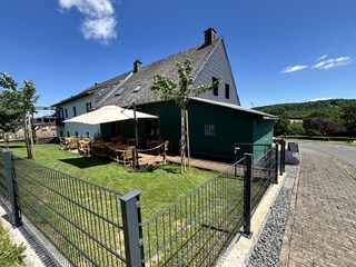 Garten und Terrasse der Pension