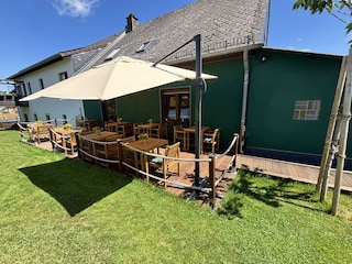 Garten und Terrasse der Pension