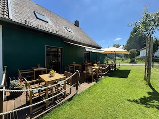 Garten und Terrasse der Pension