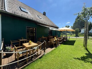 Garten und Terrasse der Pension