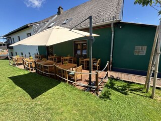 Garten und Terrasse der Pension