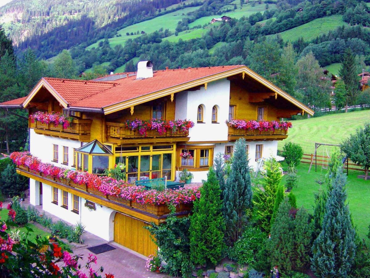 Dorfgastein-Gästehaus-Alpina-Haus-Sommer