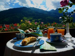 Gästehaus Alpina Dorfgastein Frühstück am Balkon