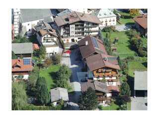 Pension-Lothringerhof-Dorfgastein-Hof-von-oben