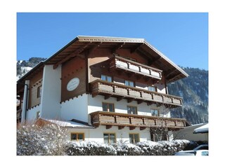 Pension-Lothringerhof-Dorfgastein-Haus-Winter1