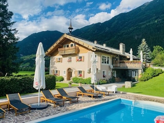 Landhaus-Angerhof-Bad-Hofgastein-Garden-pool-exter