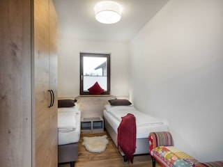 Schlafzimmer mit getrennten Betten