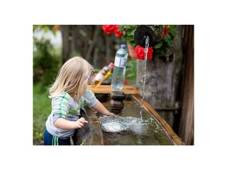 Zittrauerhof-Bad-Hofgastein-SpielenbeimBrunnen