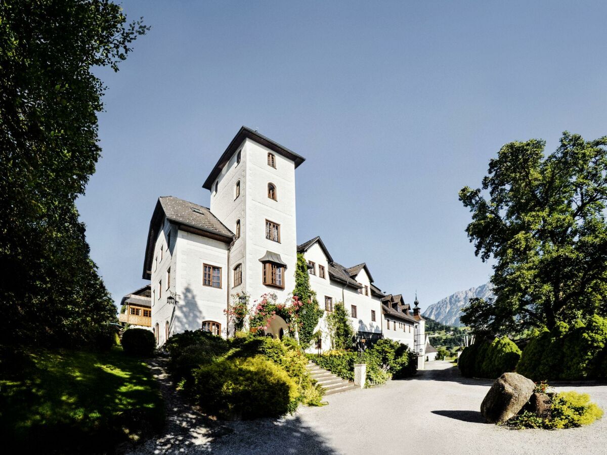 aussenansicht_schloss-thannegg_312_ret_cc