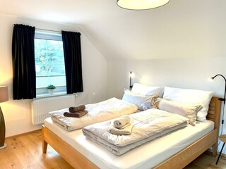 Schlafzimmer mit Doppelbett 180x200