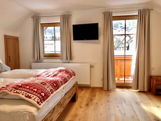 Chalet Mama, Schlafzimmer mit Doppelbett, 2 Einzel