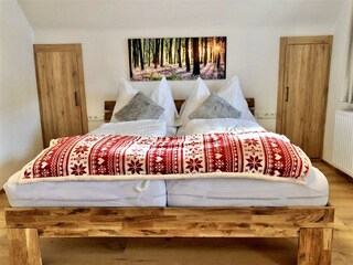 Chalet Mama, Schlafzimmer mit Doppelbett, 2 Einzel