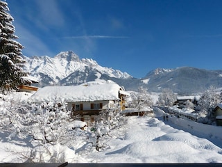 wintertraum-im-hintergrund-der-hochkoenig-1