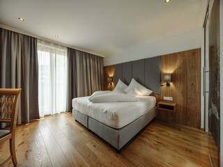 Moderne Zimmer zum Entspannen und Wohlfühlen