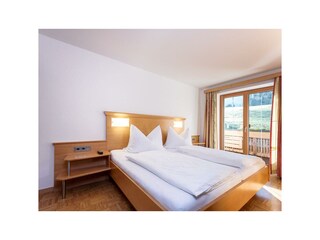 Schlafzimmer 1 Hundstein