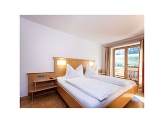 Schlafzimmer 1 Hundstein