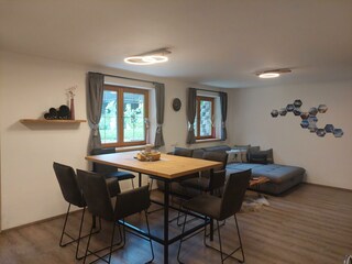 Esstisch_Schlafcouch_Bergzeit