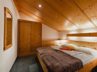 Schlafzimmer 5