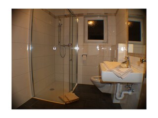 100 Badezimmer3