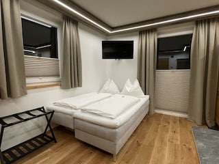 Wohnschlafraum mit Boxspringcouch