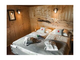 3-a-schlafen-im-Zirbenbett