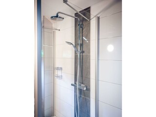 upstairs ensuite 3