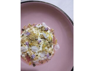 Topfencreme mit Rhabarber und Blütenzauber