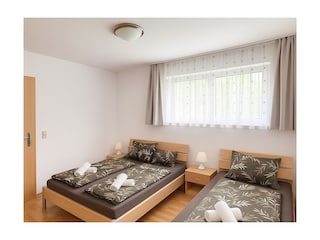 C06D8A3F-7770-4A4B-919B-6C2C96D60139