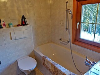 Bad mit Badewanne
