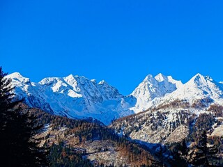 Blick vom Haus auf die Gipfel der Hohen Tauern