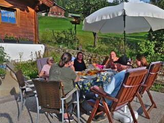 Sonnige Süd-West Terrasse mit Bergblick