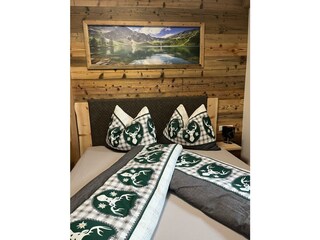 Schlafzimmer mit Doppelbett