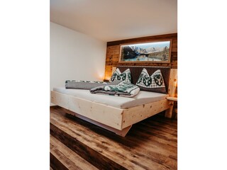 Schlafzimmer mit Doppelbett