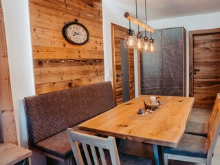 Esstisch für bis zu 6 Personen