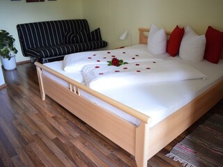 Doppelbettzimmer mit Balkon